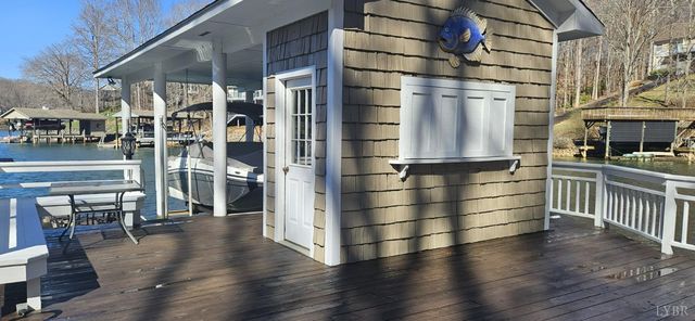 150 Waterwood Drive, Moneta, VA 24121