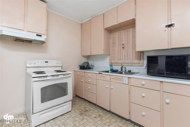 1102 W 29th Place, Anchorage, AK 99503