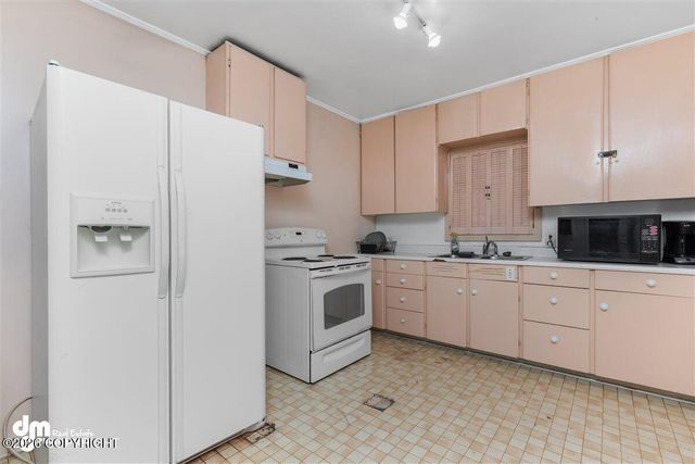 1102 W 29th Place, Anchorage, AK 99503