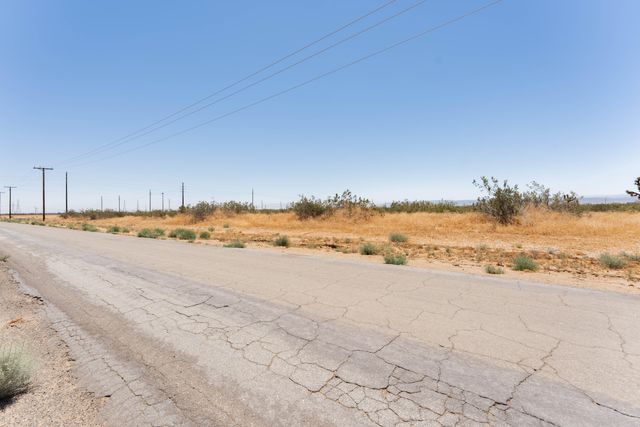 Gaskell Road, Rosamond, CA 93560