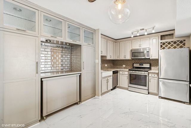 230 E ONTARIO Street 2305, Chicago, IL 60611