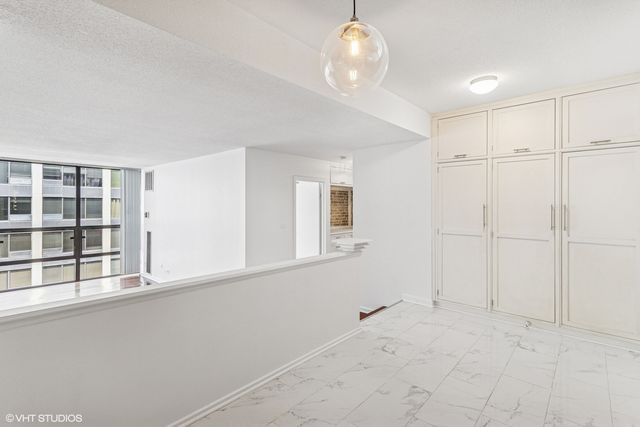 230 E ONTARIO Street 2305, Chicago, IL 60611