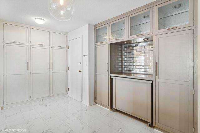 230 E ONTARIO Street 2305, Chicago, IL 60611