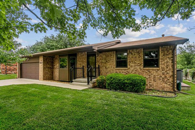 8621 E Chalet Ct, Wichita, KS 67207