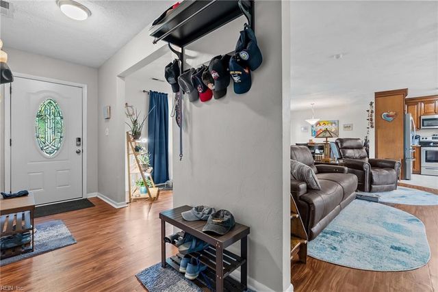 5112 Clear Lake Cir CIR, Virginia Beach, VA 23464