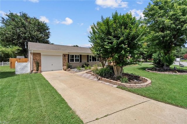 5112 Clear Lake Cir CIR, Virginia Beach, VA 23464