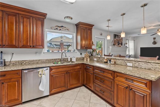 5112 Clear Lake Cir CIR, Virginia Beach, VA 23464