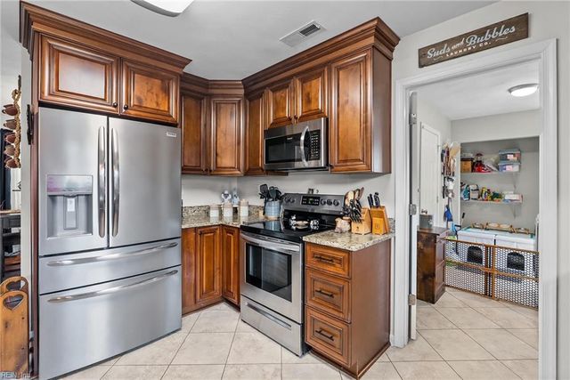5112 Clear Lake Cir CIR, Virginia Beach, VA 23464