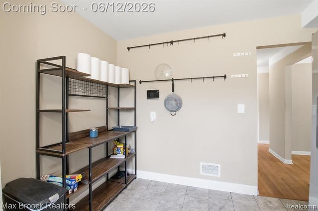 3745 Hayes Street, Wayne, MI 48184