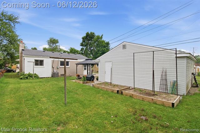 3745 Hayes Street, Wayne, MI 48184