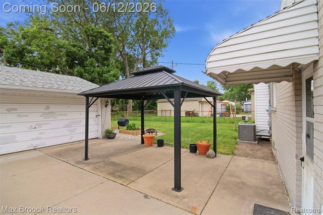 3745 Hayes Street, Wayne, MI 48184