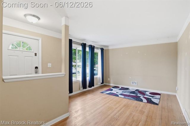 3745 Hayes Street, Wayne, MI 48184