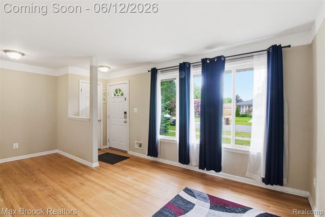 3745 Hayes Street, Wayne, MI 48184