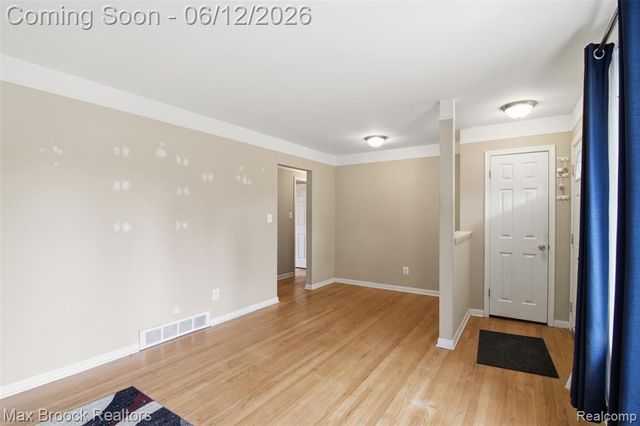 3745 Hayes Street, Wayne, MI 48184