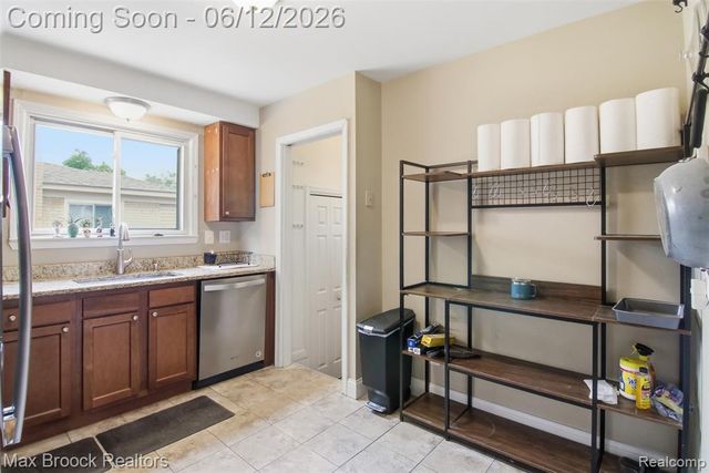 3745 Hayes Street, Wayne, MI 48184