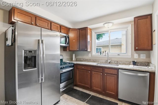 3745 Hayes Street, Wayne, MI 48184