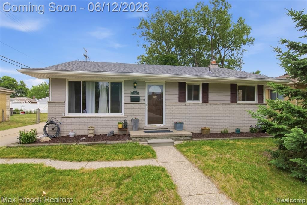 3745 Hayes Street, Wayne, MI 48184