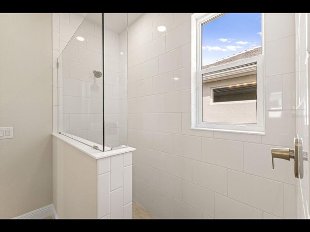 1099 WATERLINE COURT, Sarasota, FL 34240
