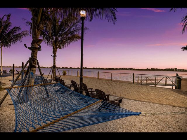 1099 WATERLINE COURT, Sarasota, FL 34240