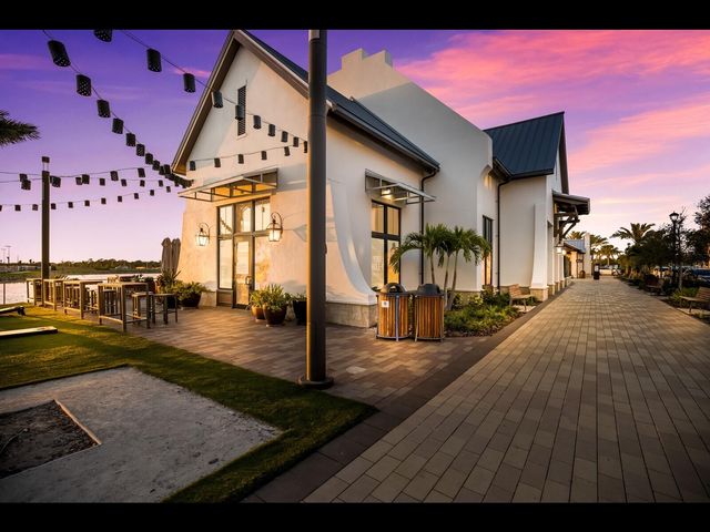 1099 WATERLINE COURT, Sarasota, FL 34240