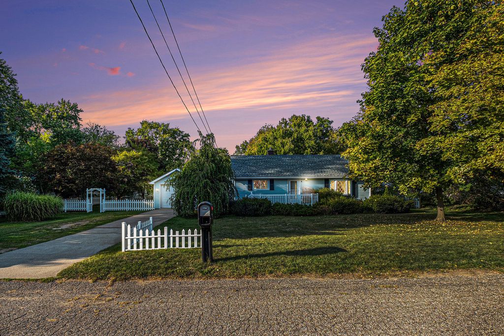 281 Ronald Street NE, Cedar Springs, MI 49319