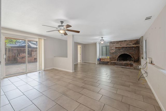 1408 N Park Street, Visalia, CA 93291