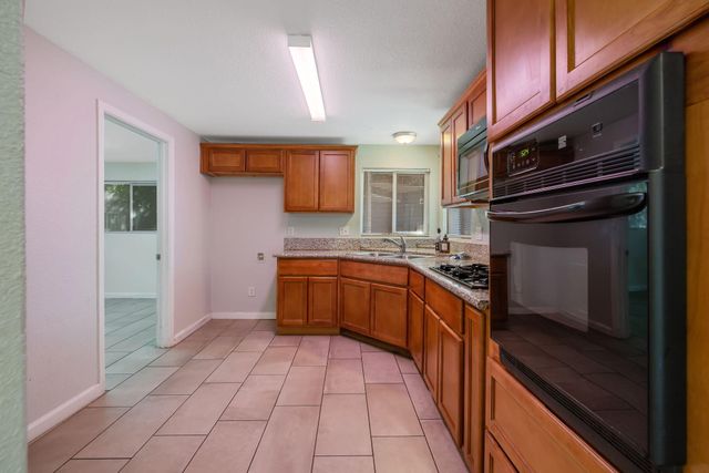 1408 N Park Street, Visalia, CA 93291