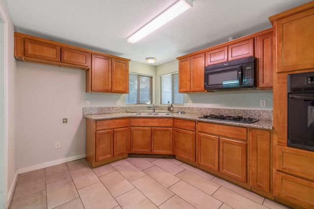 1408 N Park Street, Visalia, CA 93291