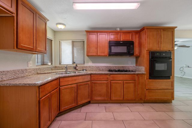 1408 N Park Street, Visalia, CA 93291