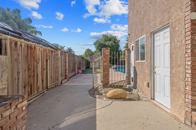 1408 N Park Street, Visalia, CA 93291