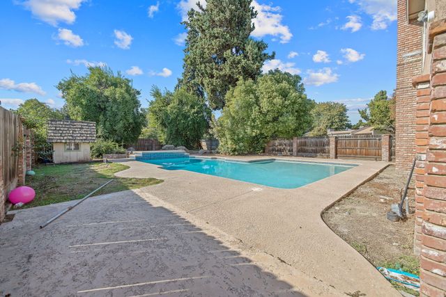 1408 N Park Street, Visalia, CA 93291