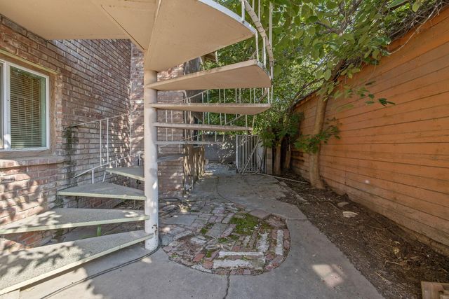 1408 N Park Street, Visalia, CA 93291