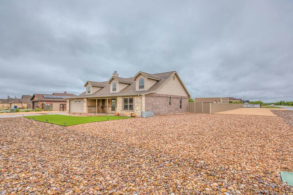 Image 3 of property listing at 8483 Puma Court, San Angelo, TX 76901