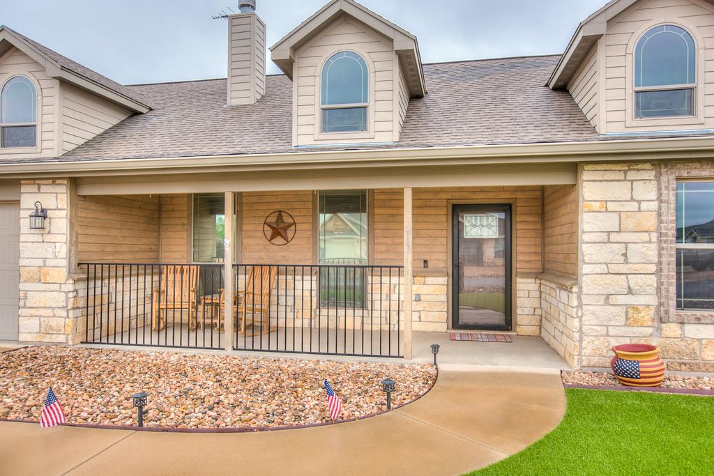 Image 4 of property listing at 8483 Puma Court, San Angelo, TX 76901