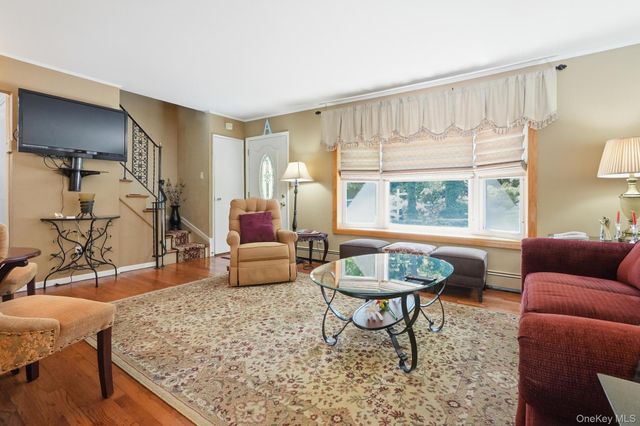 41 Semon Road, Huntington, NY 11743