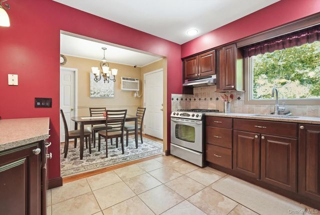41 Semon Road, Huntington, NY 11743