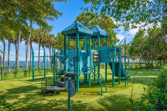 3 Grove Isle Dr C1610, Miami, FL 33133