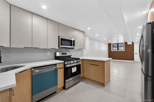 511 E 54th Street, Brooklyn, NY 11203