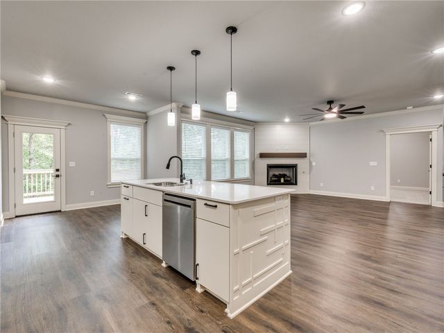 27 Brierfield Lane, Bella Vista, AR 72714