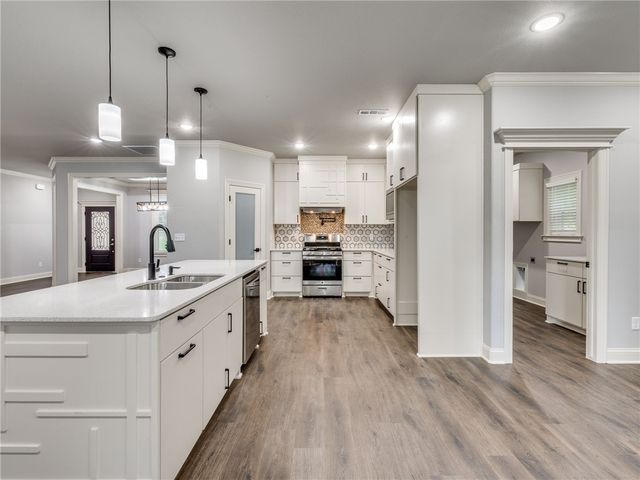 27 Brierfield Lane, Bella Vista, AR 72714