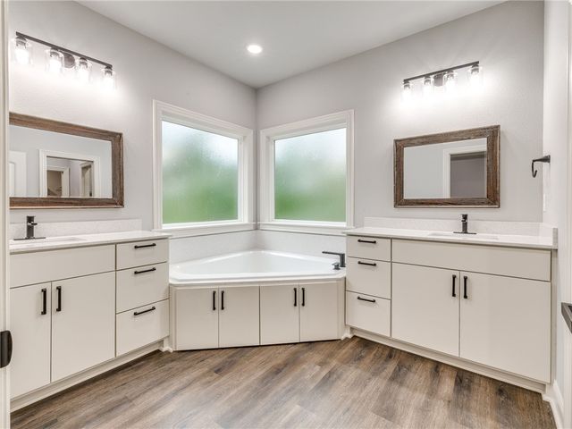 27 Brierfield Lane, Bella Vista, AR 72714