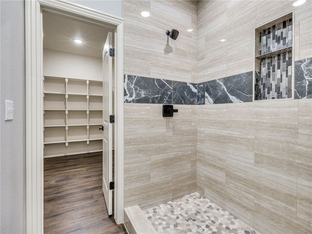 27 Brierfield Lane, Bella Vista, AR 72714