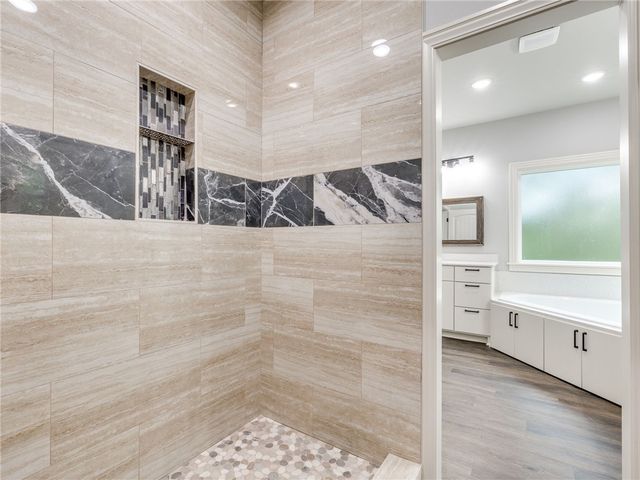 27 Brierfield Lane, Bella Vista, AR 72714