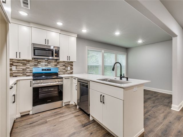 27 Brierfield Lane, Bella Vista, AR 72714