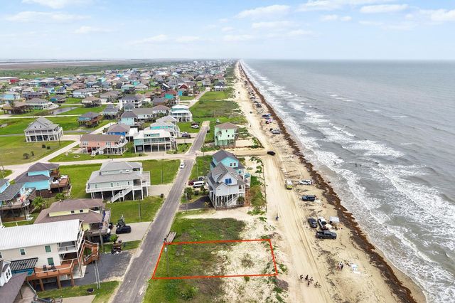 2790 Tradewind Drive, Crystal Beach, TX 77650
