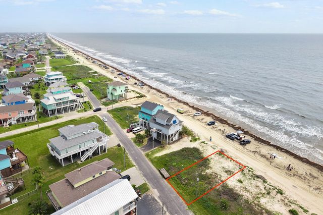 2790 Tradewind Drive, Crystal Beach, TX 77650