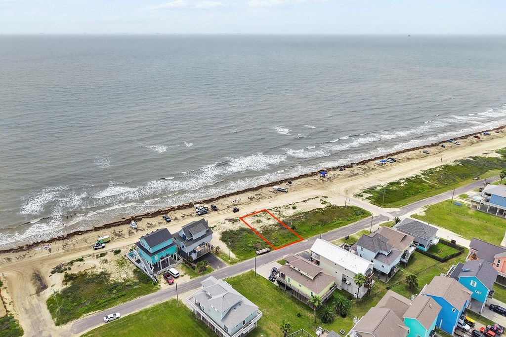 2790 Tradewind Drive, Crystal Beach, TX 77650