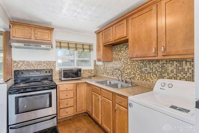 2090 Mattis Drive, Dayton, OH 45439