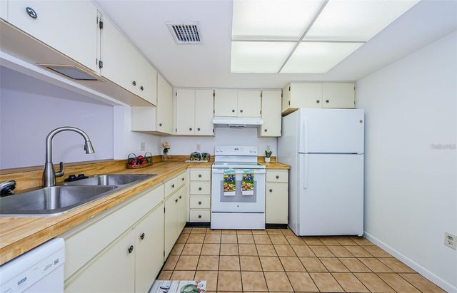 2650 COUNTRYSIDE BOULEVARD F110, Clearwater, FL 33761
