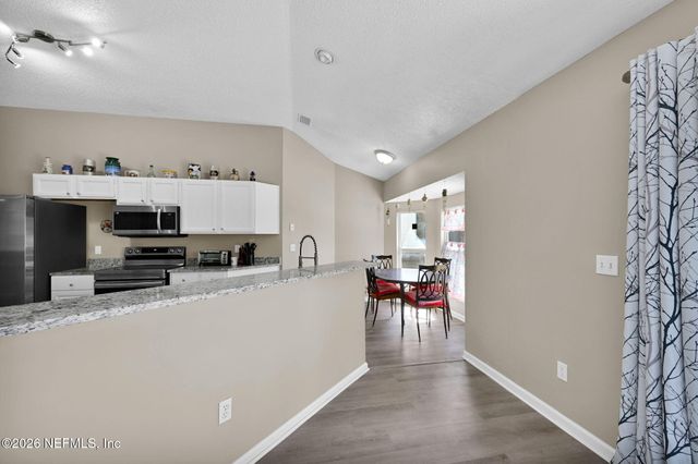 1526 MOUNTAIN LAKE Drive E, Jacksonville, FL 32221